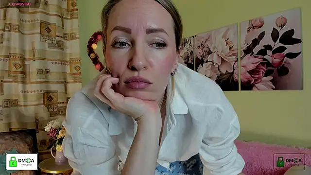 Snapshot of Queenymel chatting on 01/29/25, 03:58 Queenymel online show from 01/29/25, 03:58