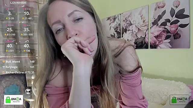 Snapshot of Queenymel chatting on 02/16/25, 08:11 Queenymel online show from 02/16/25, 08:11