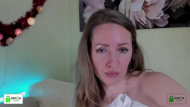 Snapshot of Queenymel chatting on 03/04/25, 03:37 Queenymel online show from 03/04/25, 03:37