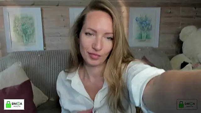 Snapshot of Queenymel chatting on 09/11/25, 03:56 Queenymel online show from 09/11/25, 03:56