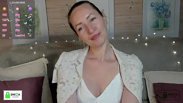 Snapshot of Queenymel chatting on 10/04/25, 03:21 Queenymel online show from 10/04/25, 03:21