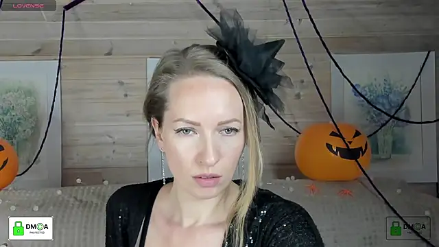 Queenymel online show from 10/31/25, 03:35