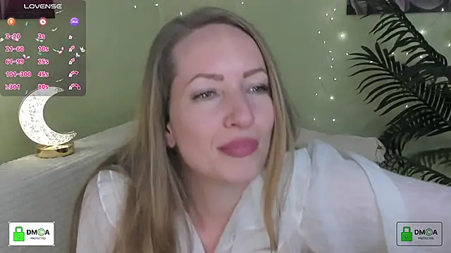 Snapshot of Queenymel chatting on 06/17/26, 01:12 Queenymel online show from 06/17/26, 01:12