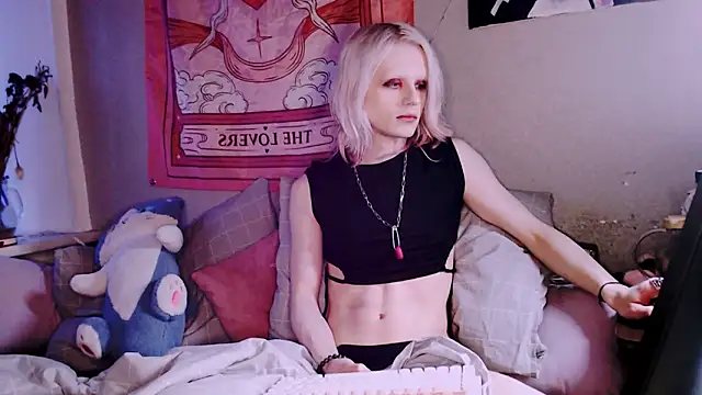 Snapshot of Alien_Bella chatting on 02/02/26, 02:16 Alien Bella online show from 02/02/26, 02:16