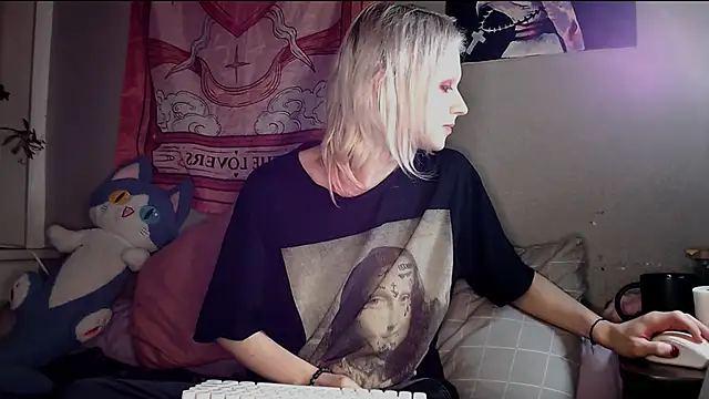 Snapshot of Alien_Bella chatting on 02/22/26, 12:34 Alien Bella online show from 02/22/26, 12:34