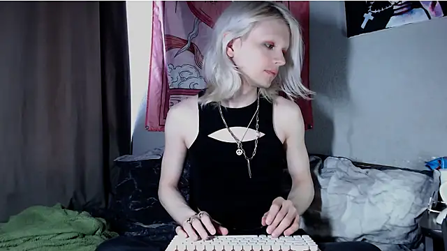 Snapshot of Alien_Bella chatting on 07/22/26, 01:36 Alien Bella online show from 07/22/26, 01:36