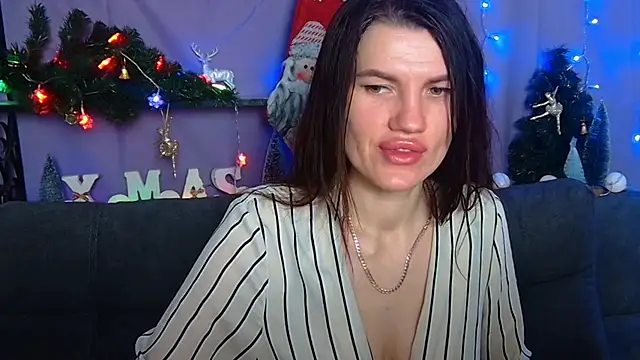 Snapshot of MilaLoona chatting on 12/11/24, 07:20 MilaLoona online show from 12/11/24, 07:20