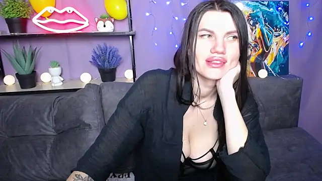 Snapshot of MilaLoona chatting on 01/23/25, 04:15 MilaLoona online show from 01/23/25, 04:15