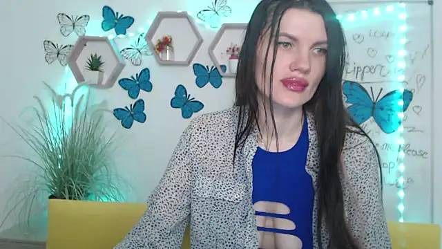 Snapshot of MilaLoona chatting on 03/15/25, 06:58 MilaLoona online show from 03/15/25, 06:58