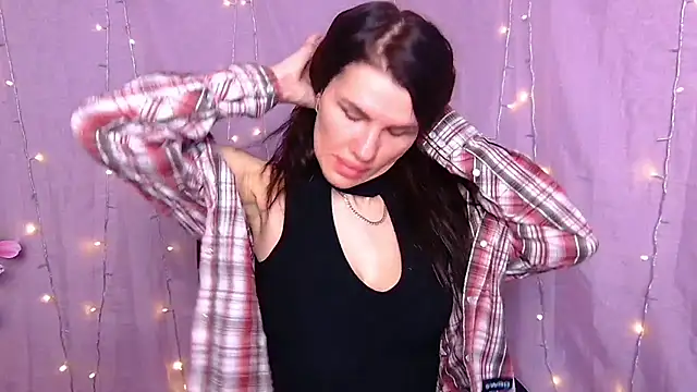 Snapshot of MilaLoona chatting on 03/04/26, 07:14 MilaLoona online show from 03/04/26, 07:14