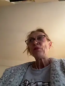 adella13 online show from 12/17/24, 08:01