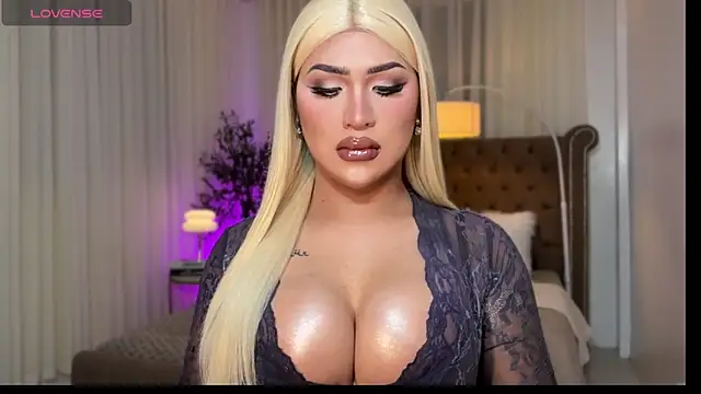 Your Majesty Tyra online show from 11/15/25, 04:32