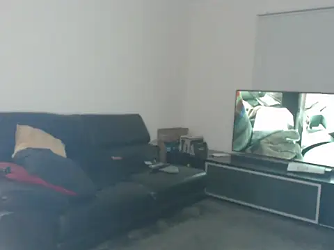 Snapshot of shhhoot73 chatting on 09/19/25, 05:35 shhhoot73 online show from 09/19/25, 05:35