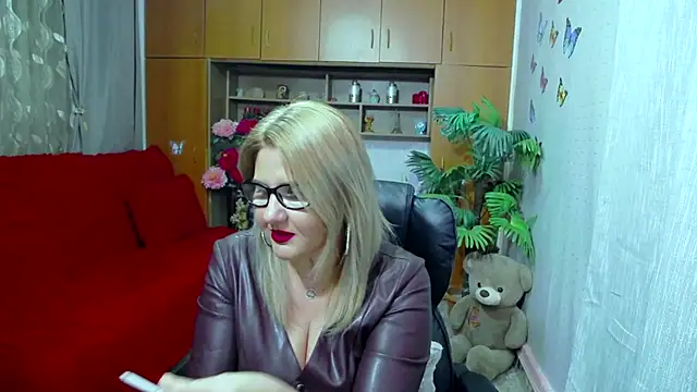 LucilleFenlys online show from 12/21/24, 12:20