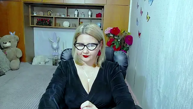 LucilleFenlys online show from 09/16/25, 12:00