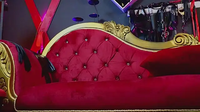 Snapshot of PerlaDivaio chatting on 11/10/25, 02:16 PerlaDivaio online show from 11/10/25, 02:16