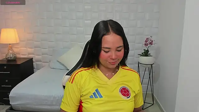 isabella florez online show from 12/13/24, 12:06