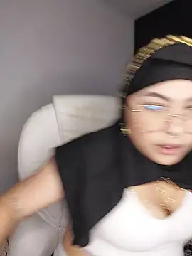 Hana    online show from 03/23/26, 11:42