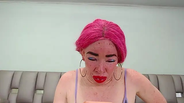 Kittywhiteass online show from 11/22/25, 09:47