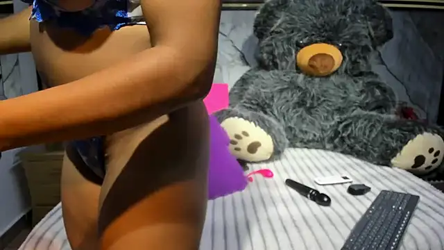 Niyirey1 online show from 10/28/25, 12:19