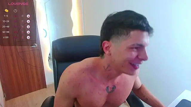 Snapshot of harrisoncuper chatting on 10/06/25, 12:30 harrisoncuper online show from 10/06/25, 12:30