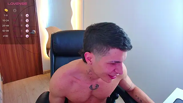 Snapshot of harrisoncuper chatting on 12/19/25, 10:17 harrisoncuper online show from 12/19/25, 10:17