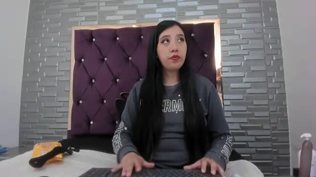 AntoneellaF online show from 03/17/25, 11:00