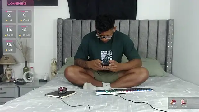 Snapshot of TomLover_12 chatting on 01/17/25, 10:01 TomLover 12 online show from 01/17/25, 10:01