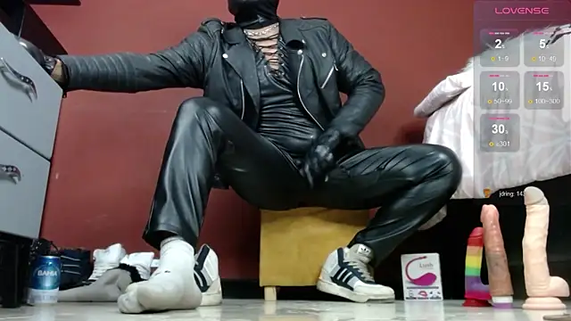 Snapshot of TomLover_12 chatting on 01/29/25, 03:01 TomLover 12 online show from 01/29/25, 03:01