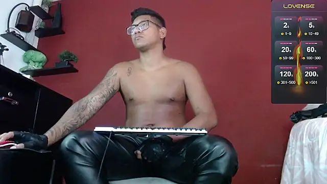 Snapshot of TomLover_12 chatting on 02/04/25, 04:18 TomLover 12 online show from 02/04/25, 04:18