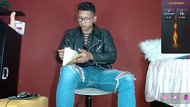 Snapshot of TomLover_12 chatting on 02/12/25, 11:41 TomLover 12 online show from 02/12/25, 11:41