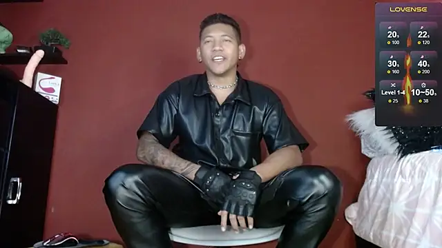 Snapshot of TomLover_12 chatting on 02/15/25, 06:44 TomLover 12 online show from 02/15/25, 06:44