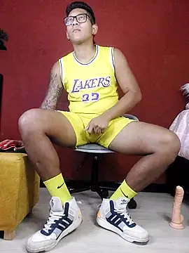 Snapshot of TomLover_12 chatting on 02/19/25, 09:36 TomLover 12 online show from 02/19/25, 09:36