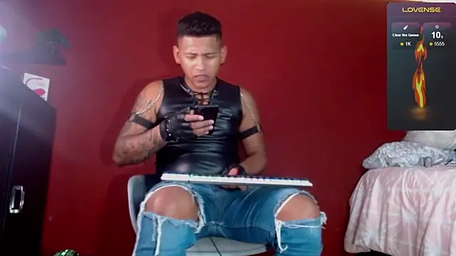 Snapshot of TomLover_12 chatting on 02/23/25, 09:05 TomLover 12 online show from 02/23/25, 09:05