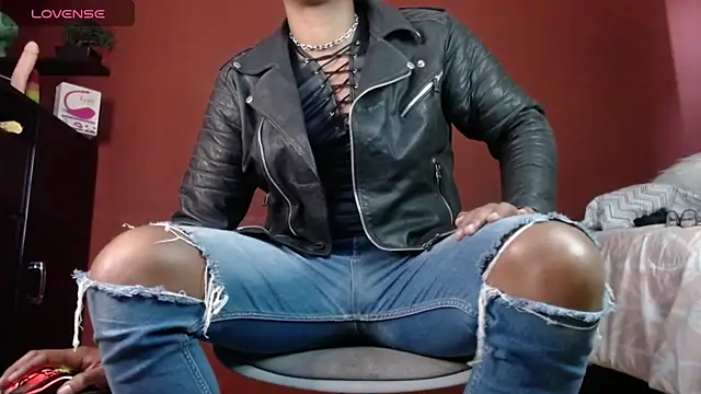 Snapshot of TomLover_12 chatting on 03/11/25, 01:23 TomLover 12 online show from 03/11/25, 01:23