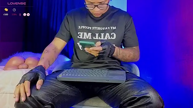 Snapshot of TomLover_12 chatting on 10/05/25, 11:35 TomLover 12 online show from 10/05/25, 11:35