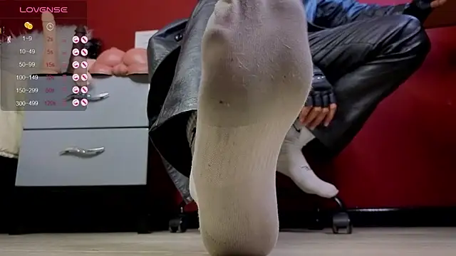 Snapshot of TomLover_12 chatting on 11/08/25, 10:19 TomLover 12 online show from 11/08/25, 10:19