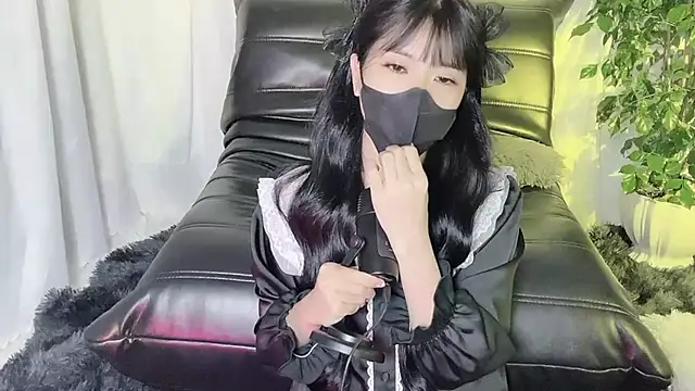 Mya Lee online show from 12/17/24, 10:22