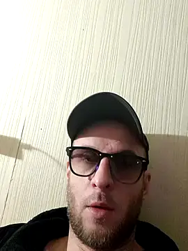 Snapshot of Super4len20 chatting on 11/17/25, 08:47 Super4len20 online show from 11/17/25, 08:47