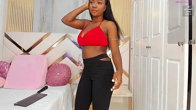 GianinaLewis online show from 04/17/26, 01:58