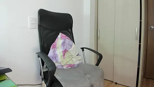 curly  blue online show from 03/19/26, 11:58