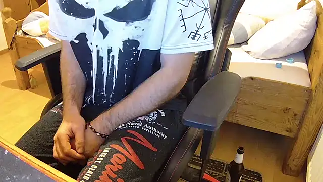 Snapshot of KmlBI26 chatting on 10/29/25, 07:10 KmlBI26 online show from 10/29/25, 07:10