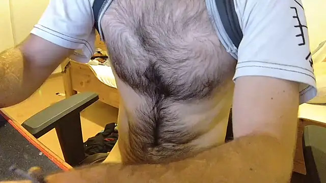 Snapshot of KmlBI26 chatting on 10/31/25, 07:31 KmlBI26 online show from 10/31/25, 07:31