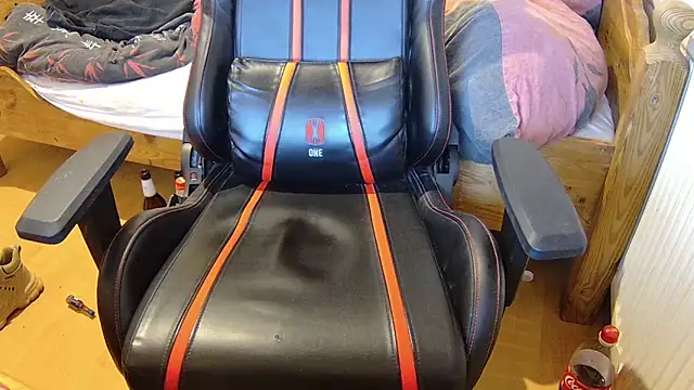 Snapshot of KmlBI26 chatting on 11/26/25, 07:42 KmlBI26 online show from 11/26/25, 07:42