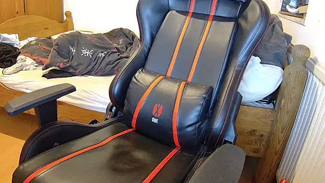 Snapshot of KmlBI26 chatting on 11/28/25, 07:11 KmlBI26 online show from 11/28/25, 07:11