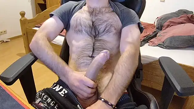 Snapshot of KmlBI26 chatting on 12/18/25, 09:43 KmlBI26 online show from 12/18/25, 09:43