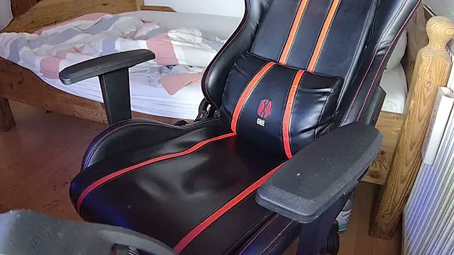 Snapshot of KmlBI26 chatting on 04/09/26, 06:19 KmlBI26 online show from 04/09/26, 06:19