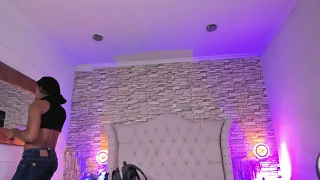 Lucia-sex online show from 01/15/26, 06:33