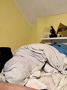 Snapshot of londonfuckwhore1 chatting on 12/23/24, 04:39 londonfuckwhore1 online show from 12/23/24, 04:39