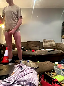 Snapshot of londonfuckwhore1 chatting on 10/28/25, 03:43 londonfuckwhore1 online show from 10/28/25, 03:43